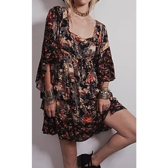 Free People Dresses & Skirts - Free People Heart Of Gold Flutter Sleeve Dress Sz S